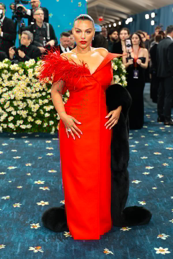 paloma elsesser en robe ferragamo et bijoux chopard au met gala 2025