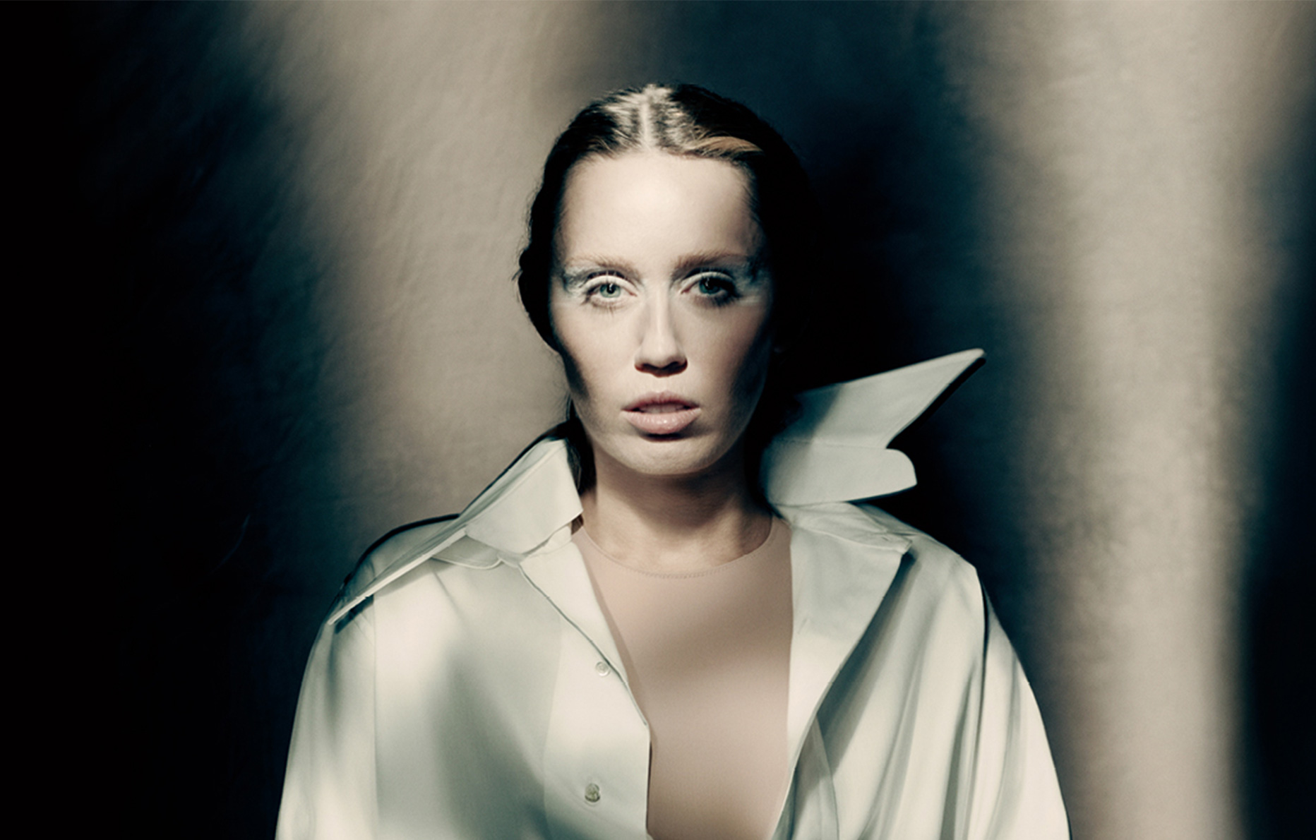 Miley Cyrus photographiée par Paolo Roversi pour Maison Margiela en 2025.