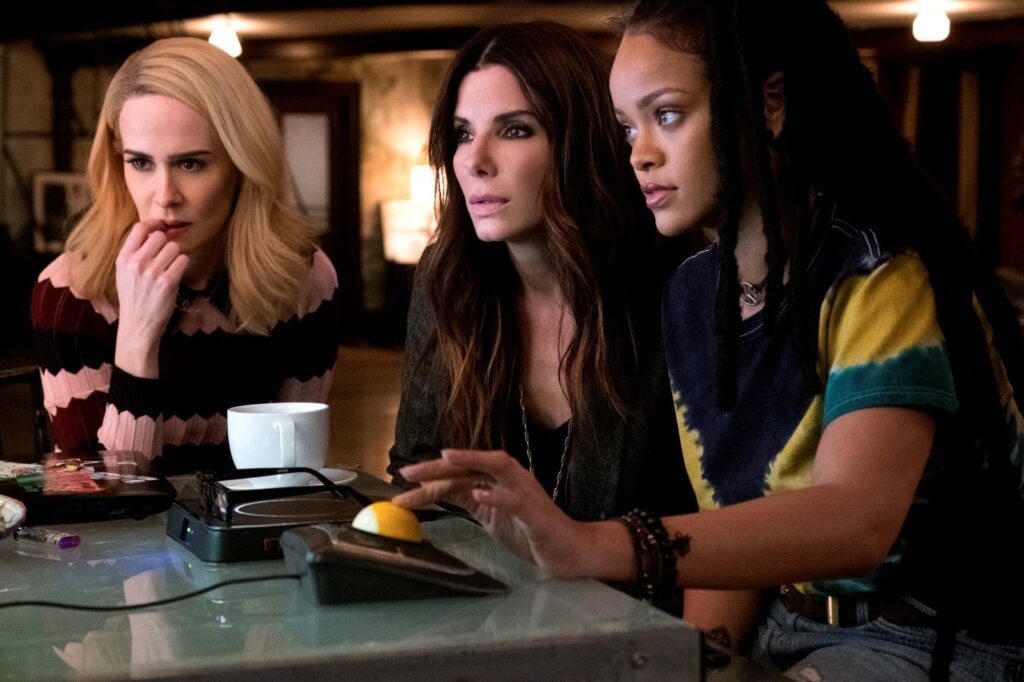 Photo de Rihanna, Sandra Bullock et Sarah Paulson dans le film Ocean's 8 de Gary Ross.
