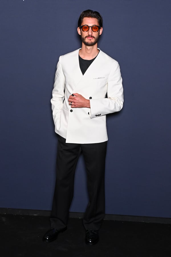 pierre niney en veste de tailleur noire et bijoux boucheron au diner women in motion par kering au festival de cannes 2025