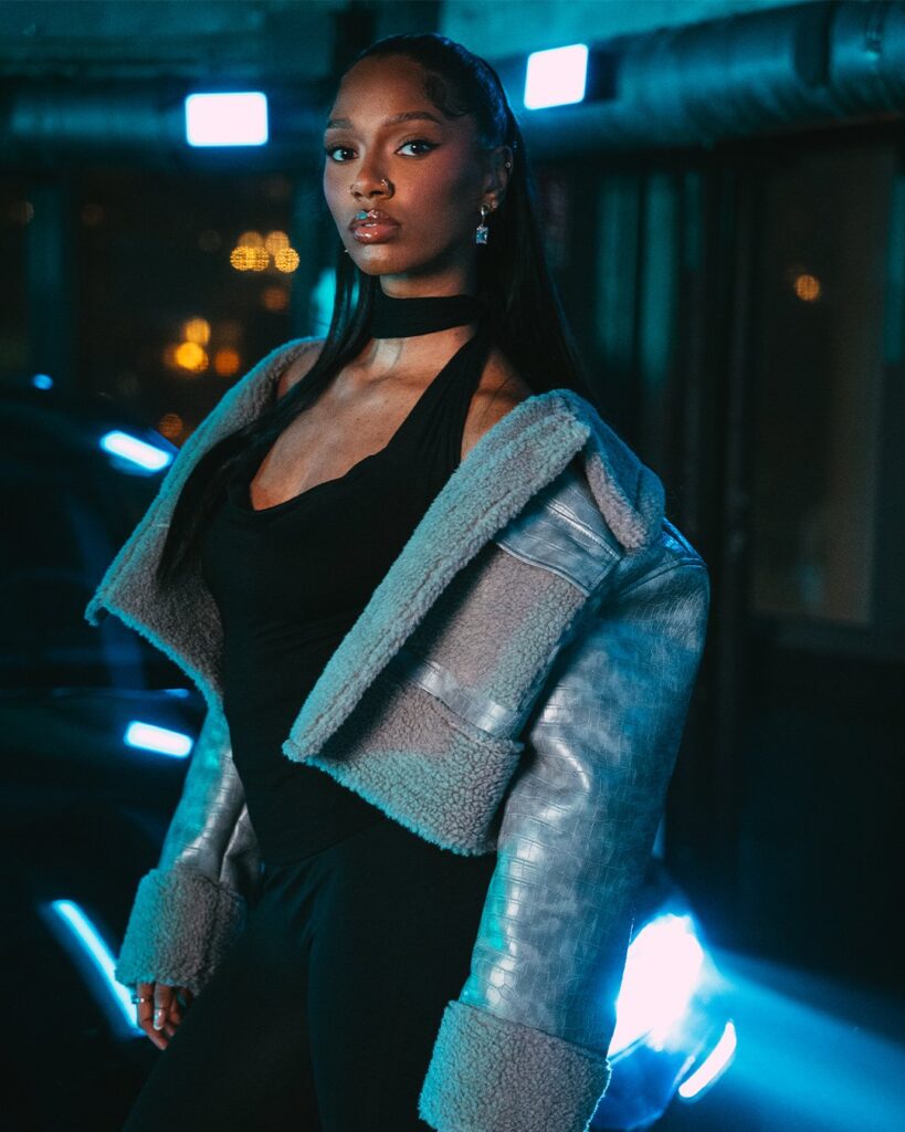 Ronisia, nouvelle juré de l'émission Nouvelle École sur Netflix.