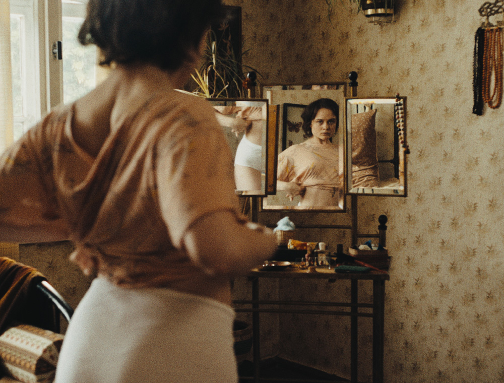 Image du film Sound of falling de Mascha SCHILINSKI en compétition au Festival de Cannes 2025.
