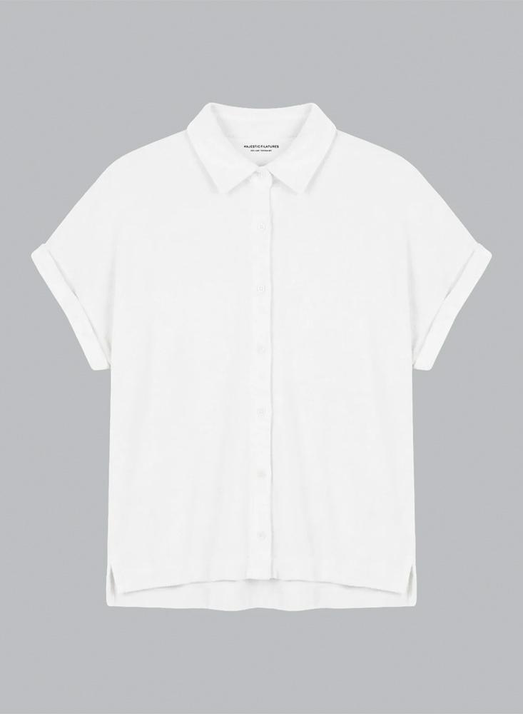 Polo blanc style preppy , 145 €, Majestic Filatures.