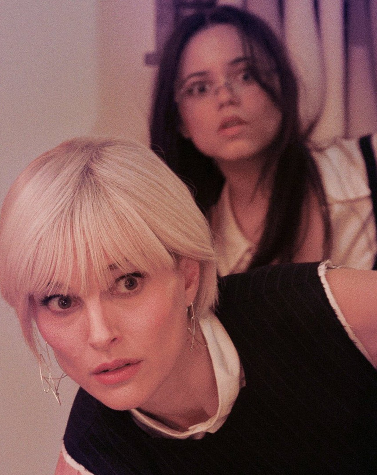 Natalie Portman et Jenna Ortega dans le film The Gallerist (2026).