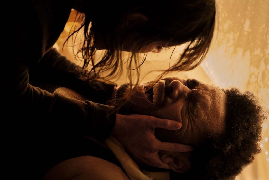 Jenna Ortega et Abel Tesfaye dans le film Hurry Up Tomorrow de The Weeknd