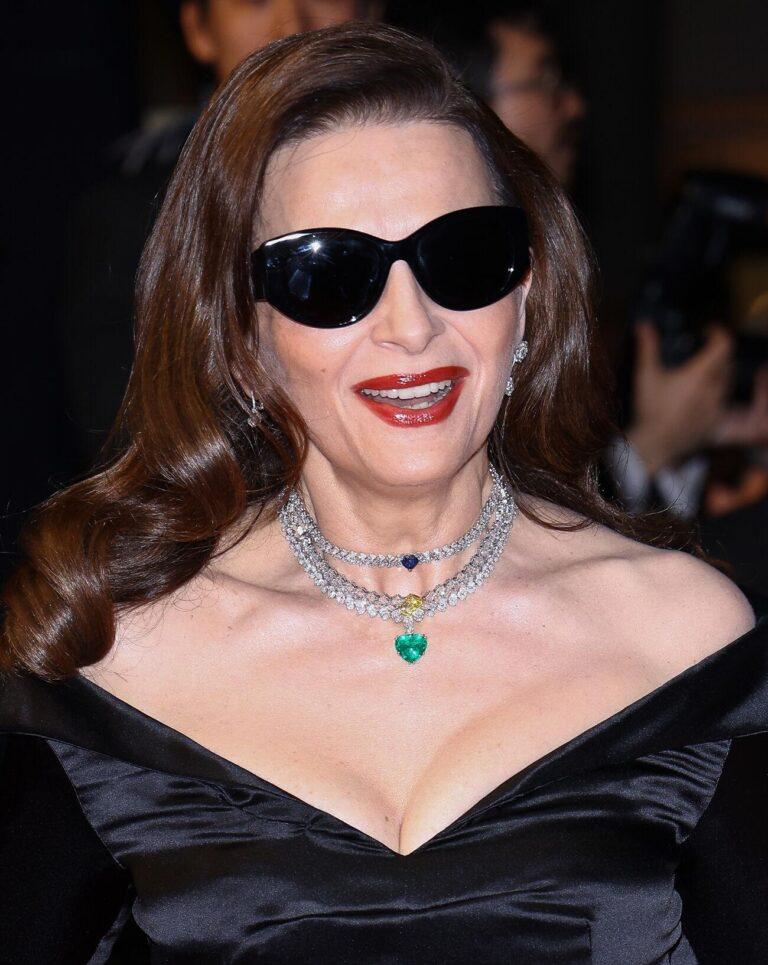 juliette binoche en colliers et boucles d'oreilles chopard au festival de cannes 2025