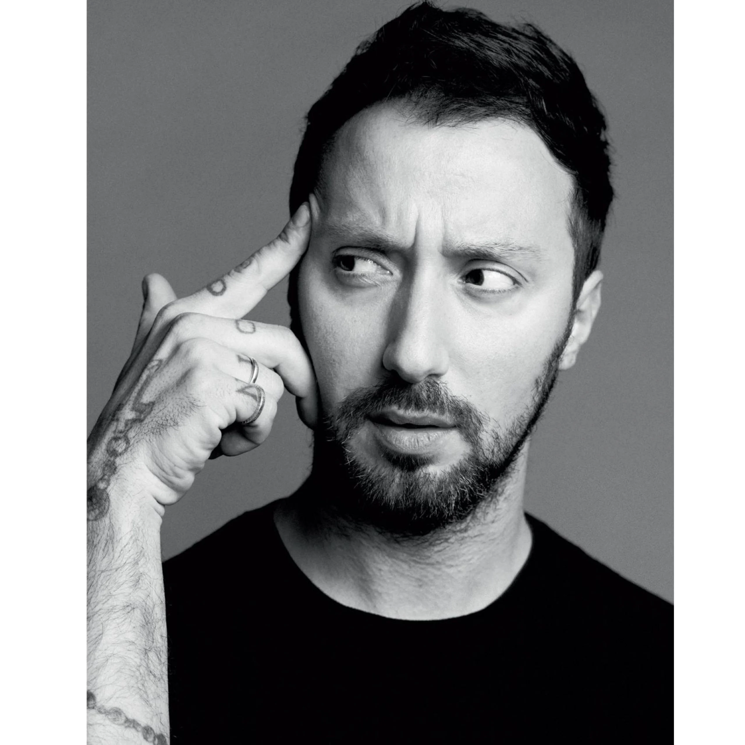 Anthony Vaccarello, directeur artistique de Saint Laurent par Nico