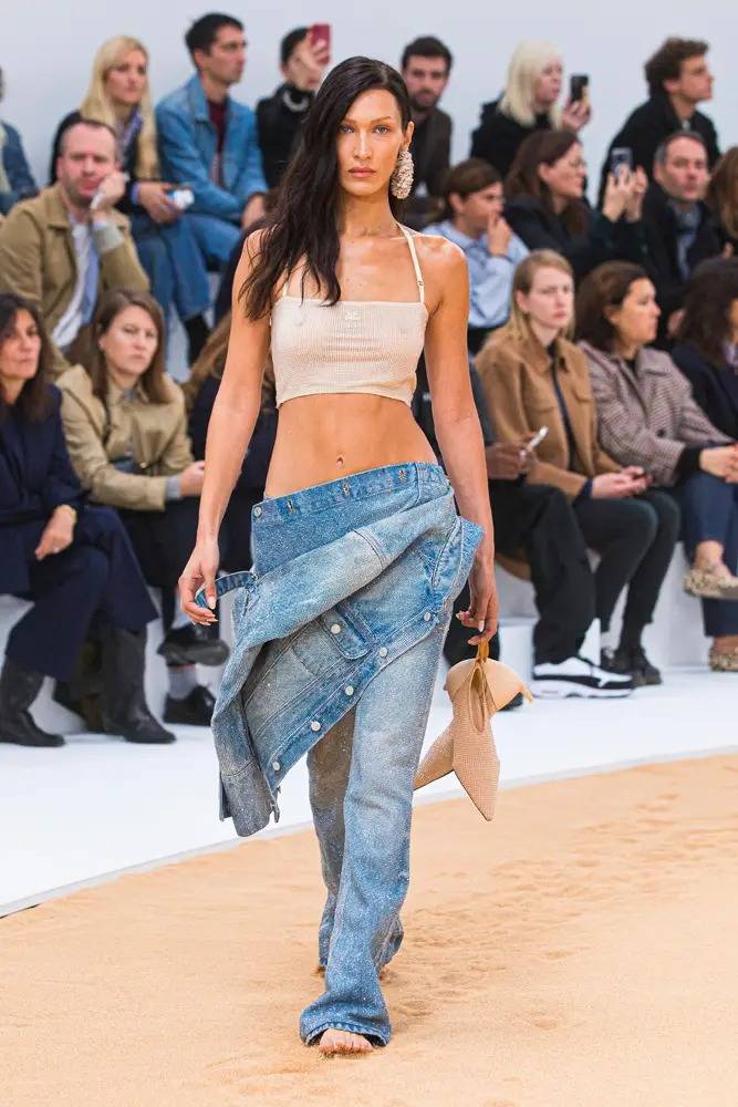 Bella Hadid au défilé Courrèges printemps-été 2023