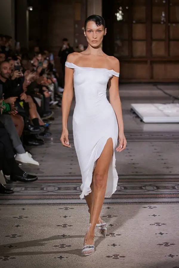 Bella Hadid au défilé Coperni printemps-été 2023