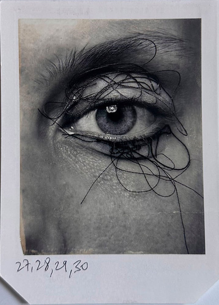 photo de Donna Trope Close up sur l'oeil avec le fil