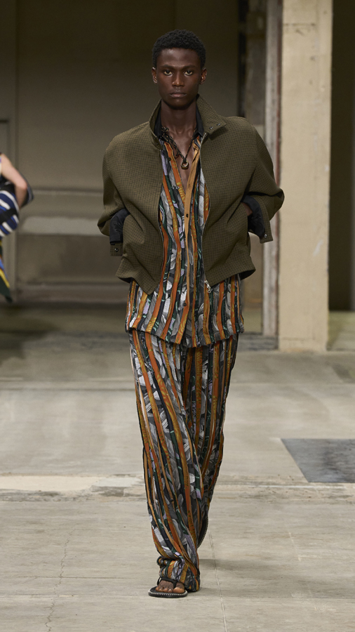 Le défilé Dries Van Noten homme printemps-été 2026.