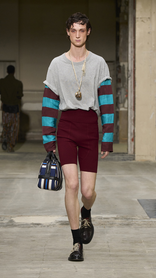 Le défilé Dries Van Noten homme printemps-été 2026.