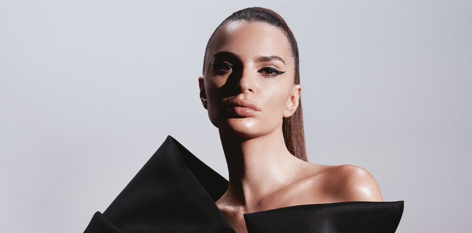 Hair: Yumiko Hikage at CLM Agency. Make-up: Lloyd Simmonds at Agence Carole. Manicure: Cam Tran at Artlist. Set design: Enzo Selvatici. Photography assistants: James Fonteneau and Charles Hardouin. Digital: Tsuvasa Saïkusa at D-Factory. Production: Aurea Productions.