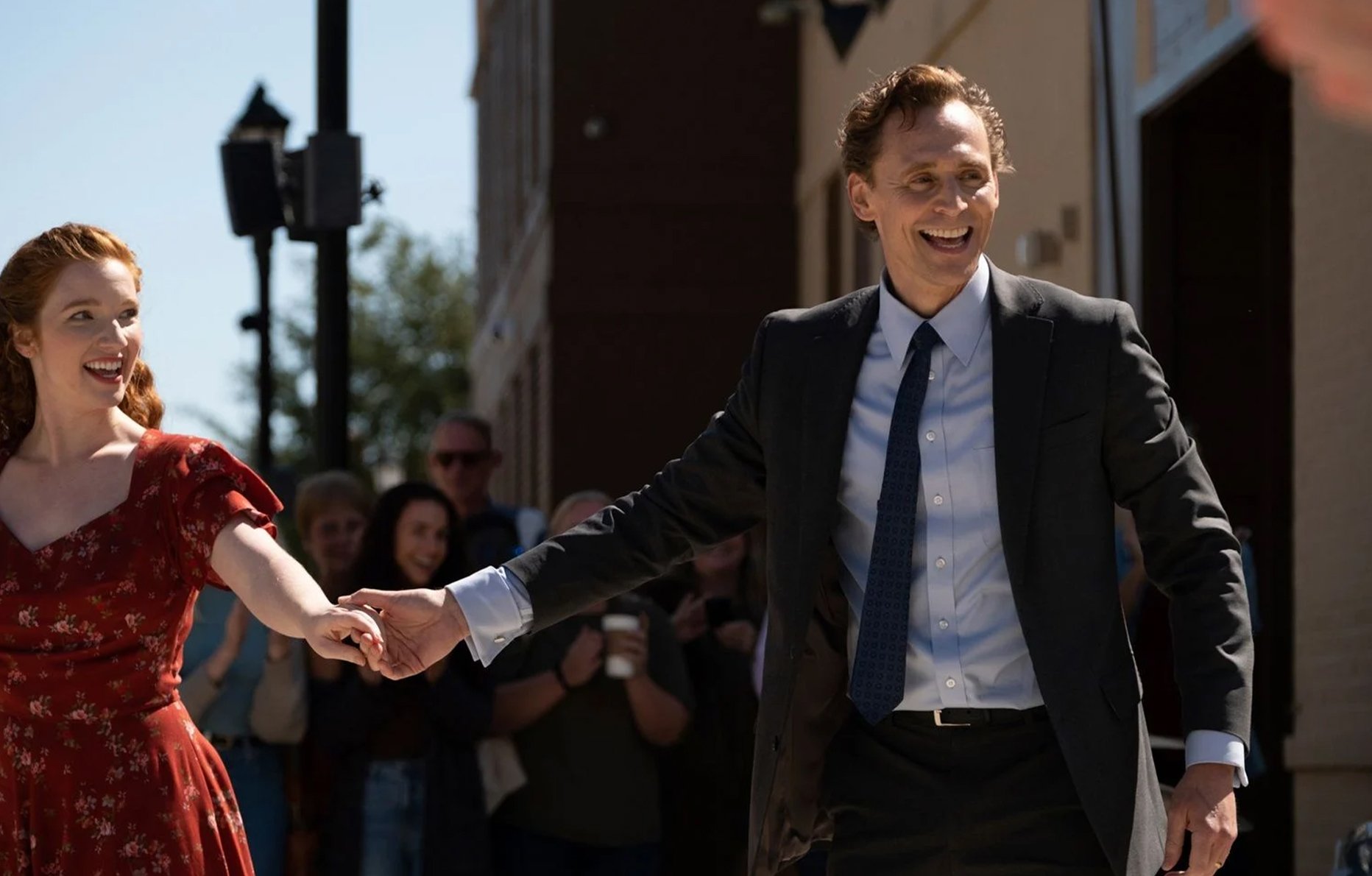 Tom Hiddleston dans le film Life of Chuck (2025) © Neon.