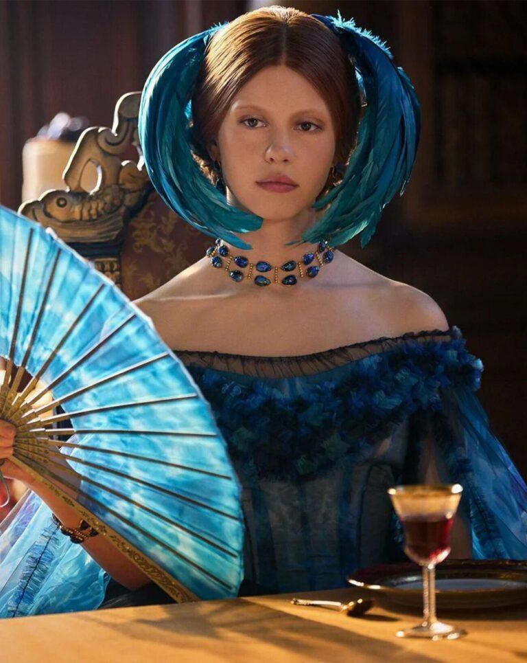 Mia Goth dans le film Frankenstein
