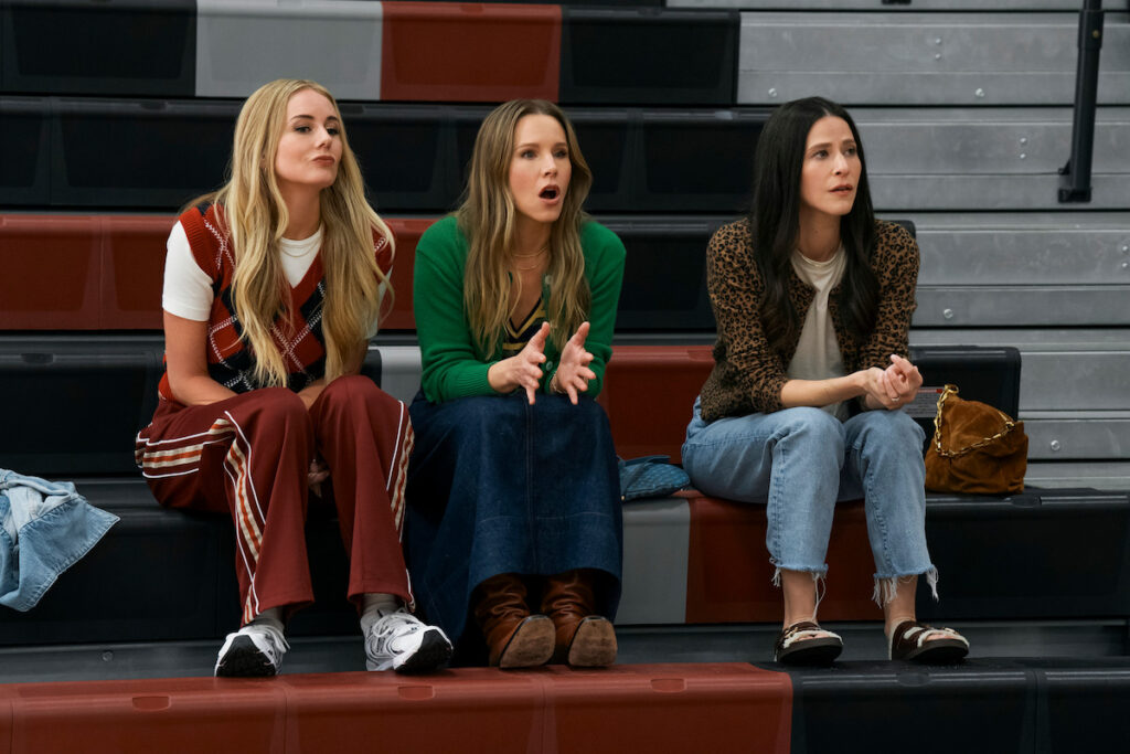 Justine Lupe et Kristen Bell  dans la série Nobody Wants This © Netflix 