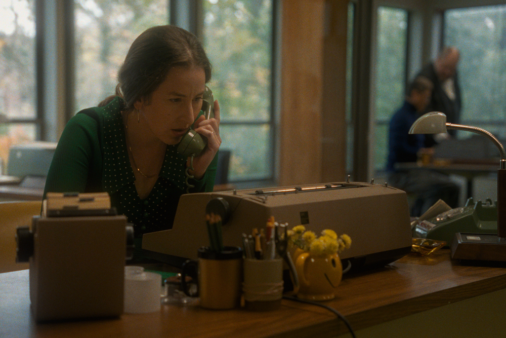 Photo d'Alana Haim dans le film The Mastermind (2025) de Kelly Reichardt.