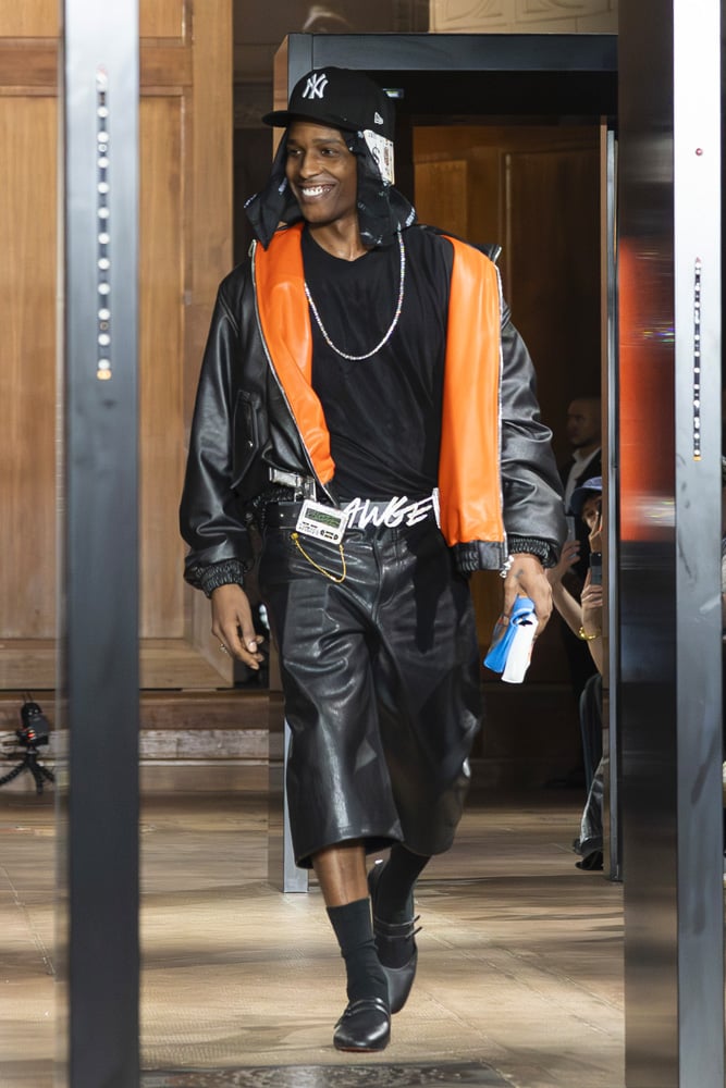 Asap Rocky en ballerine Puma x AWGE vient saluer à la fin du défilé.