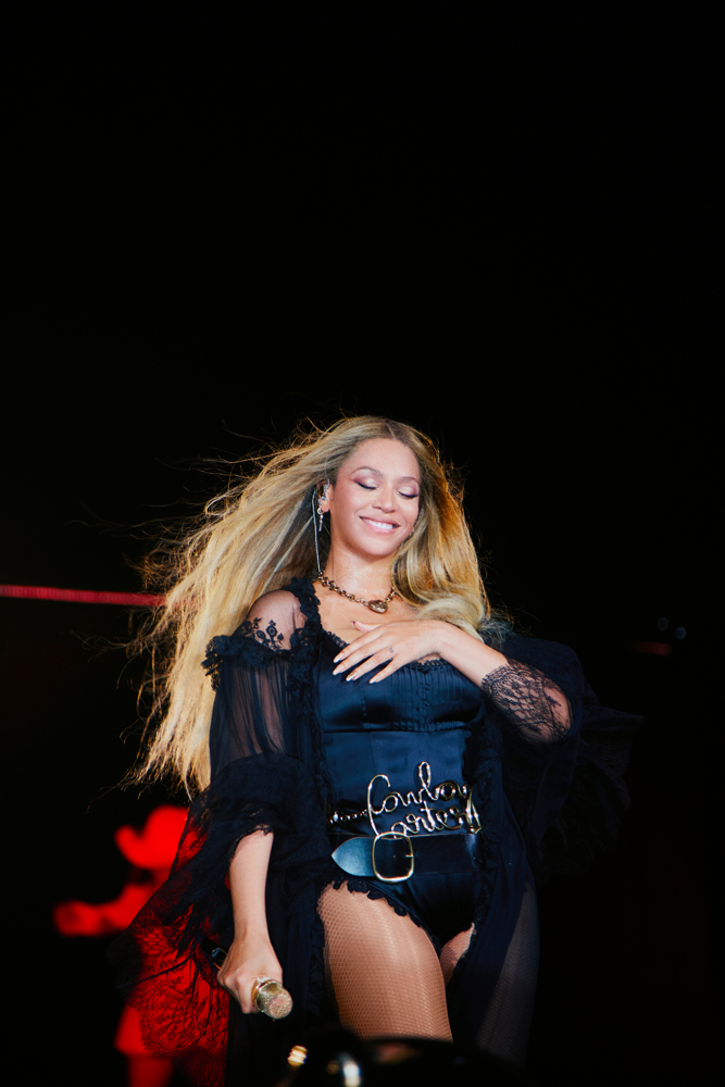 Photo de la chanteuse Beyoncé en Chloé pendant sa tournée Cowboy Carter Tour.