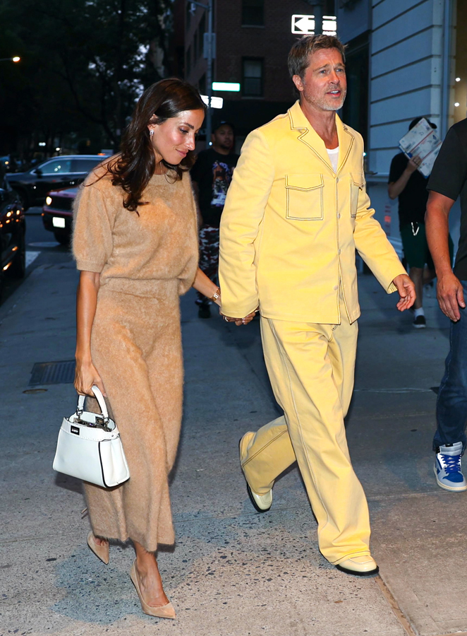 brad pitt en costume jaune et ines de ramon