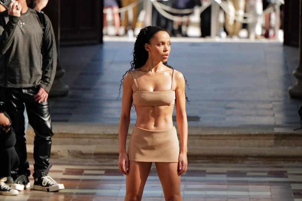 FKA Twigs au défilé Valentino printemps-été 2024.