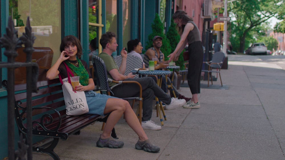 Photo de Emily Ratajkowski dans la série Too Much (2025) de Lena Dunham .