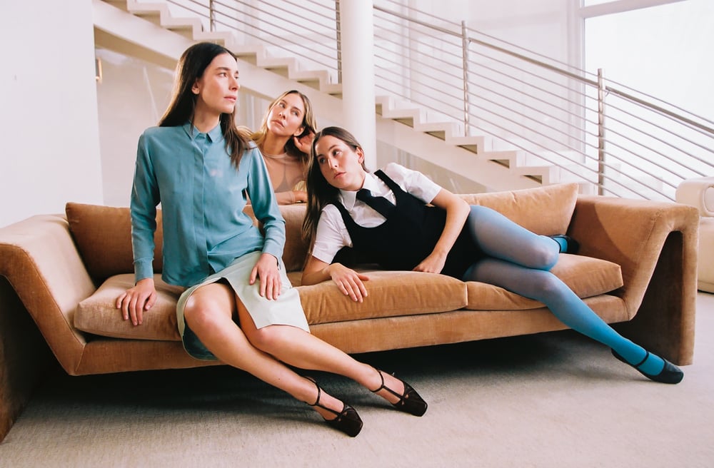 Photo du groupe de musique Haim pour la sortie de leur album I quit.
