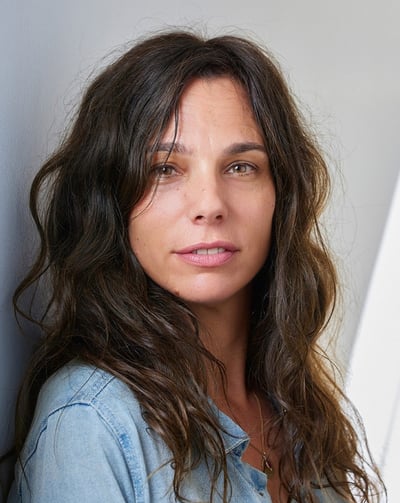 Portrait de la réalisatrice Sophie Letourneur du film L'Aventura (2025).