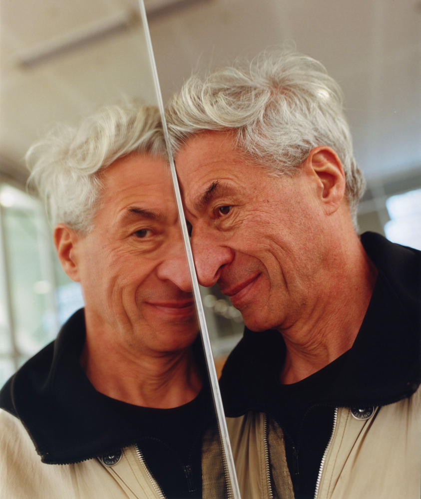 Portrait de Maurizio Cattelan pour son exposition au Centre Pompidou Metz