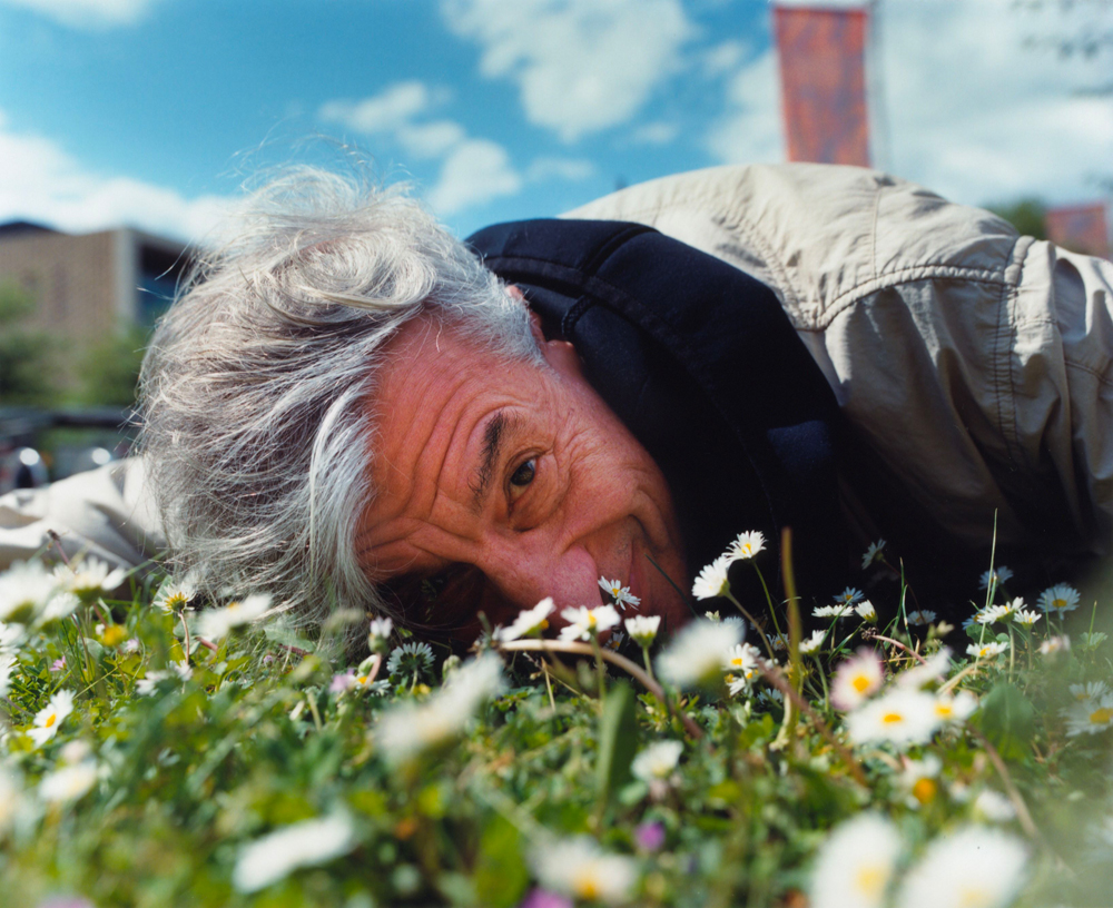 Portrait de Maurizio Cattelan pour son exposition au Centre Pompidou Metz