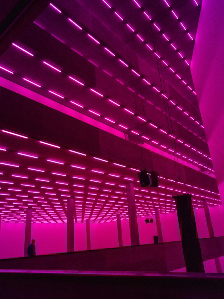 View of the installation “Bass” by Steve McQueen (2024). LED light and sound, co-commissioned by the Laurenz Foundation, Schaulager Basel and Dia Art Foundation © Steve McQueen. Photo: Pati Grabowicz.