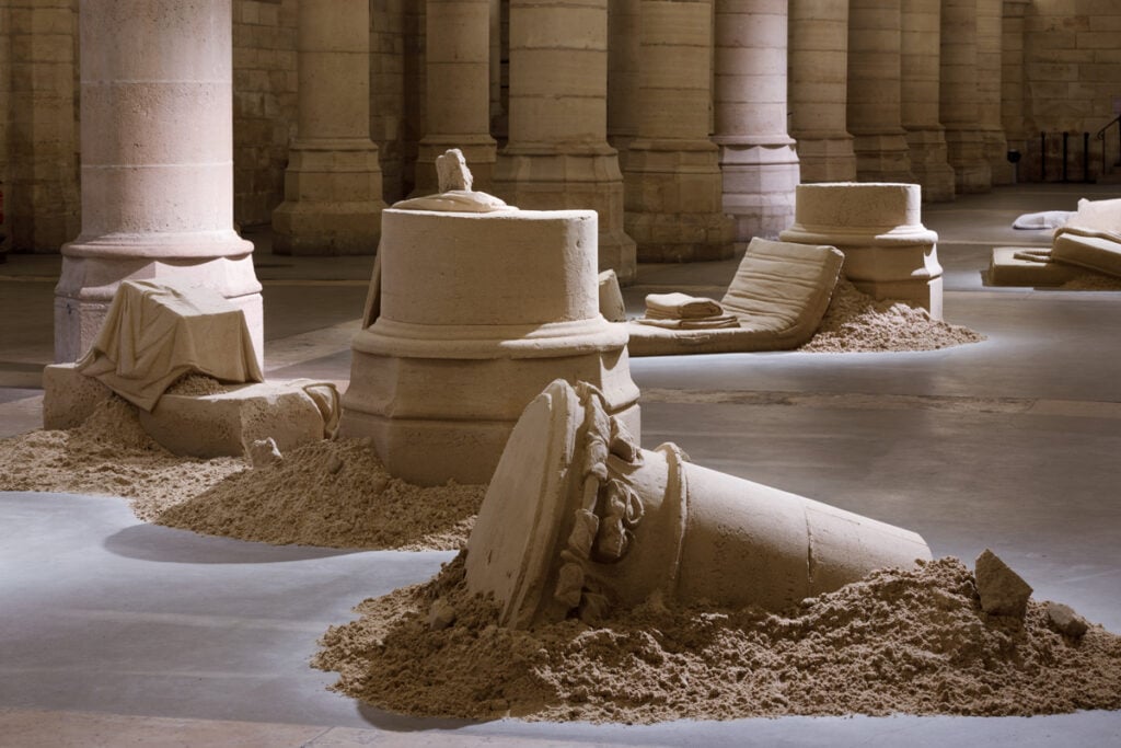 Théo Mercier, Outremonde III – The sleeping chapter (2022) La Conciergerie. © Erwan Fichou.
