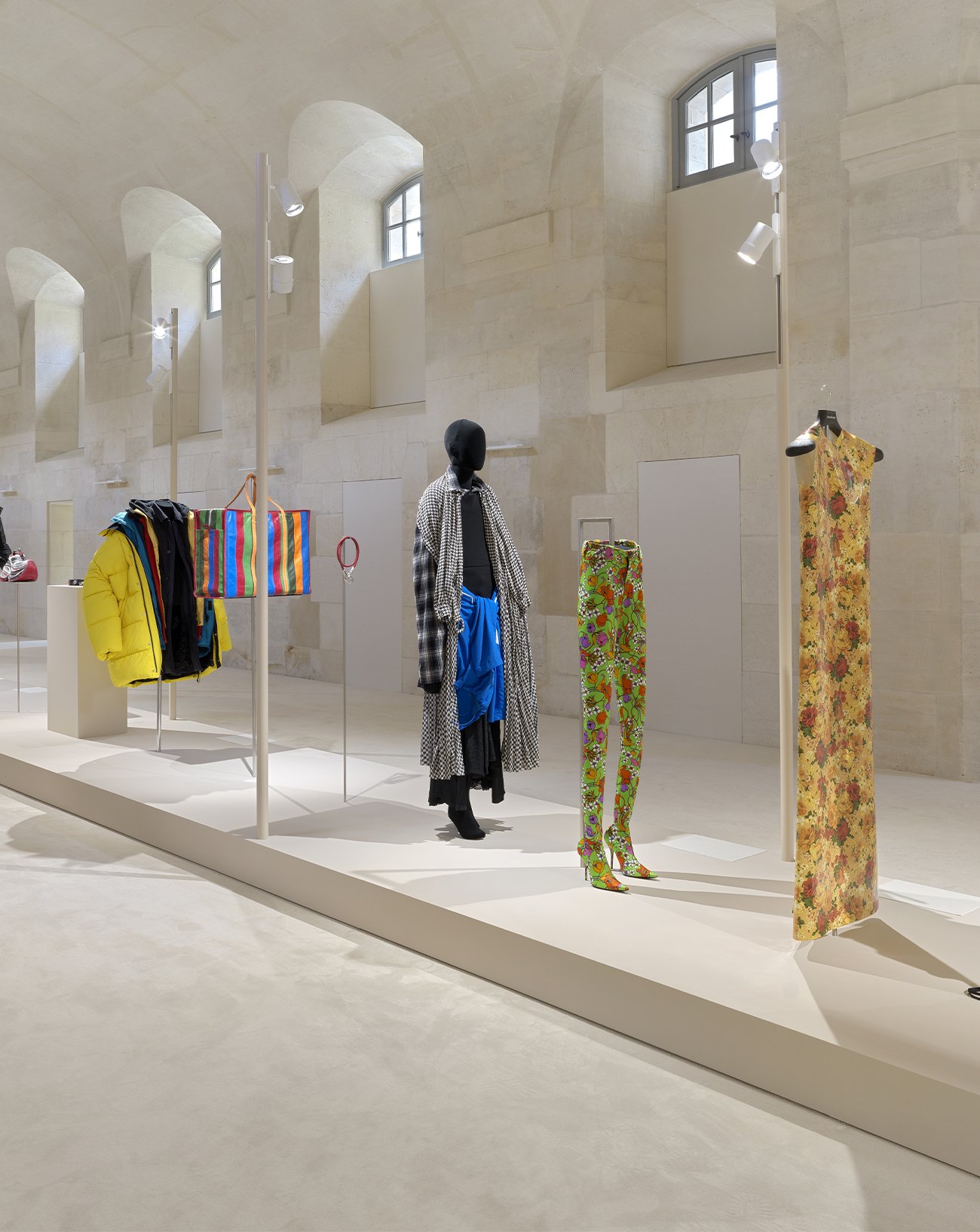 Exposition Balenciaga pour les 10 ans de Demna à la direction artistique de la maison.