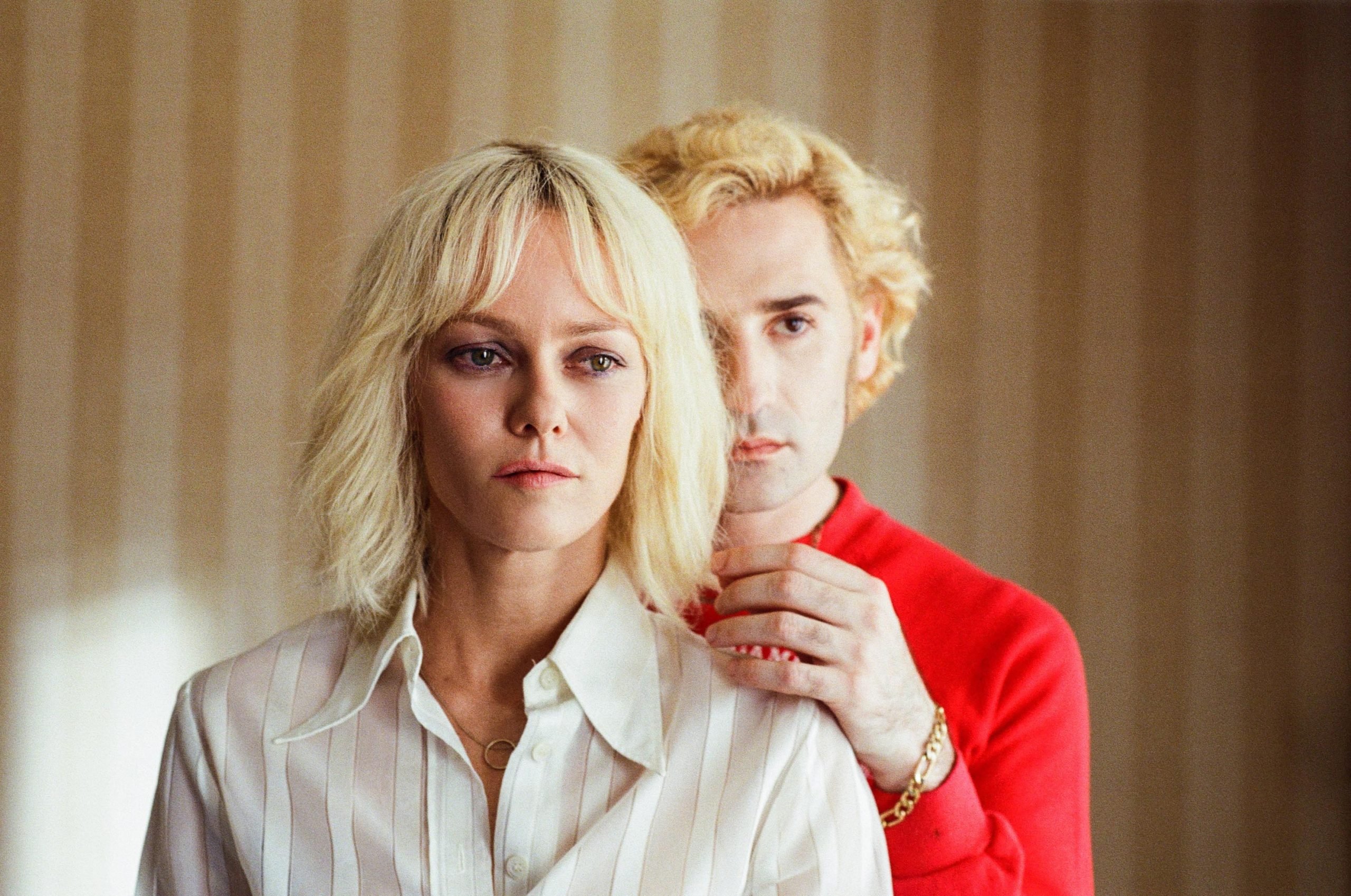 Photo de Vanessa Paradis et Nicolas Maury dans le film Un couteau dans le coeur (2018).