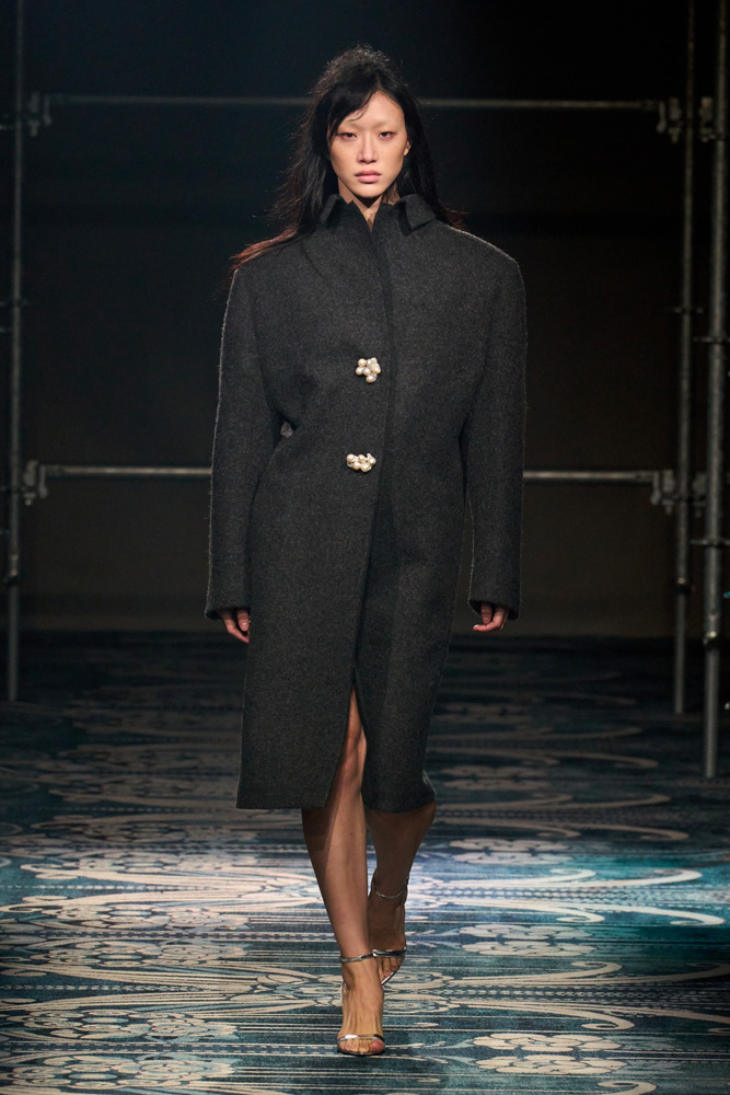 Prada tendance épaule XXL automne-hiver 2025-2026 