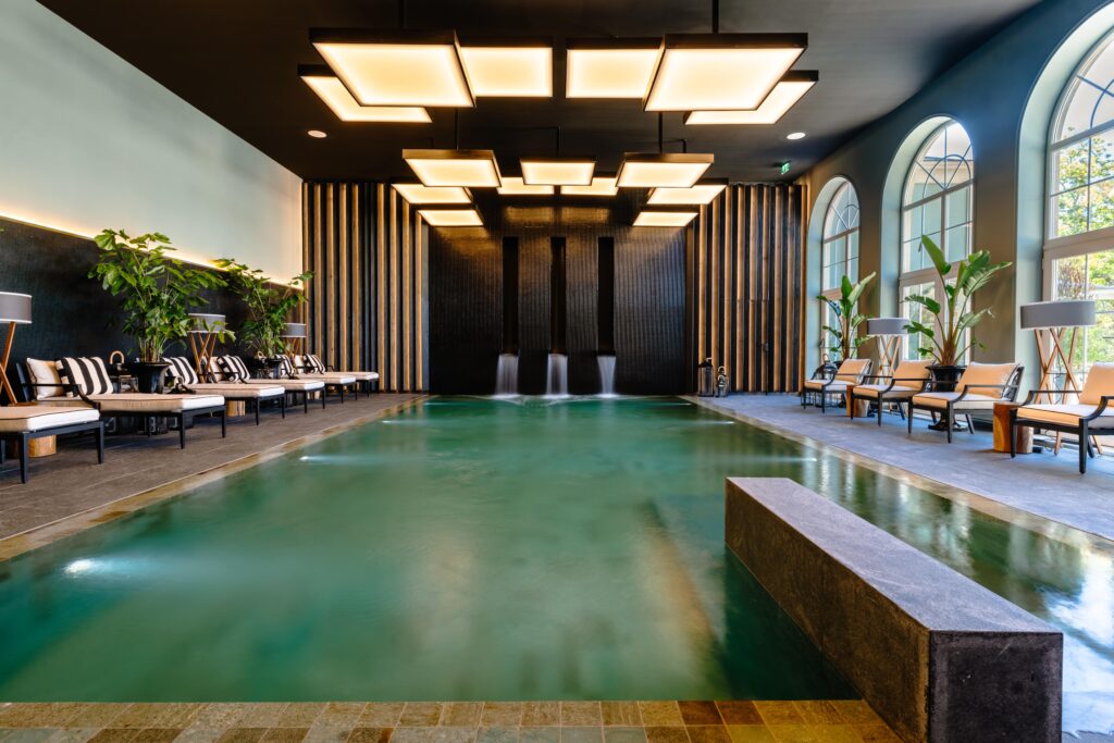 Une vue de la piscine de l’hôtel Maison Albar – Amoure à Braga au Portugal. Crédits: Joao Bizarro pour Albar Hotel.