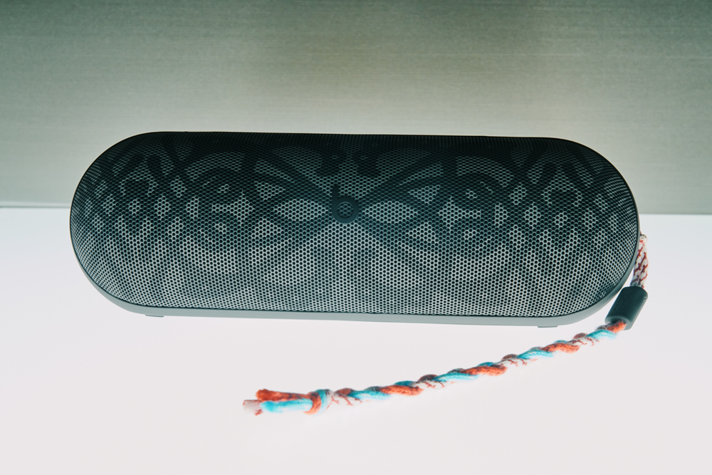L'enceinte Beats x Kiko Kostadinov.