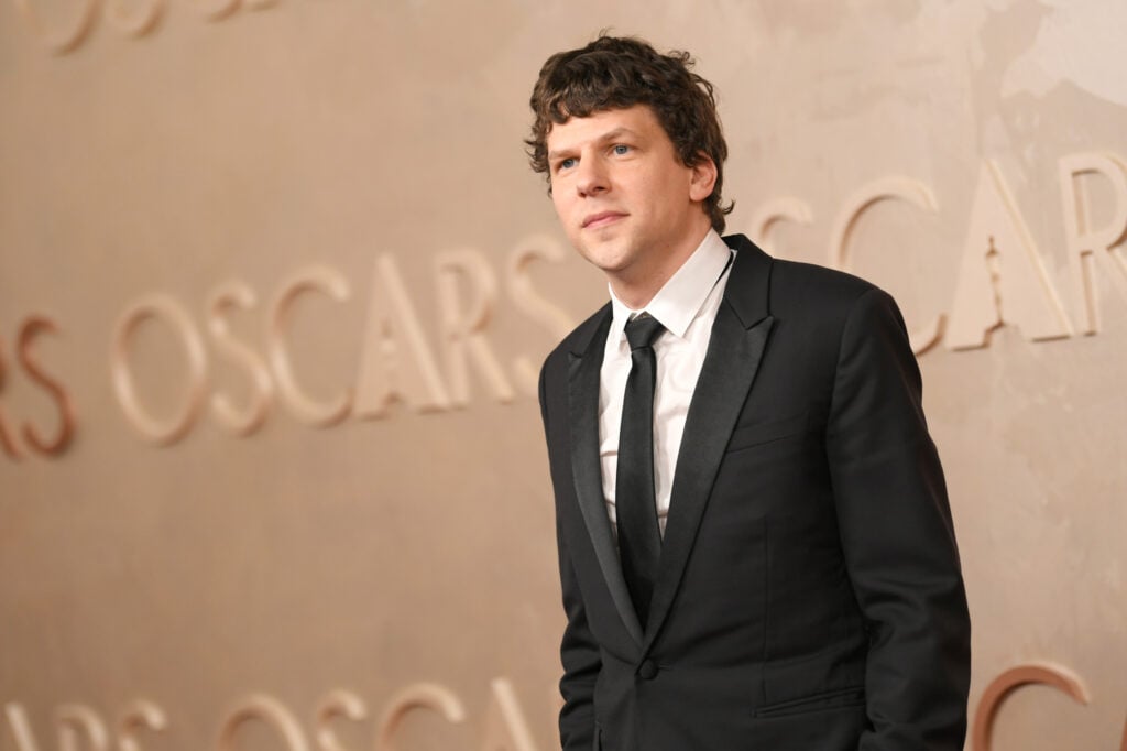 L'acteur Jesse Eisenberg assiste à la 97e cérémonie des Oscars au Dolby Theatre, le 2 mars 2025 à Hollywood, Californie.