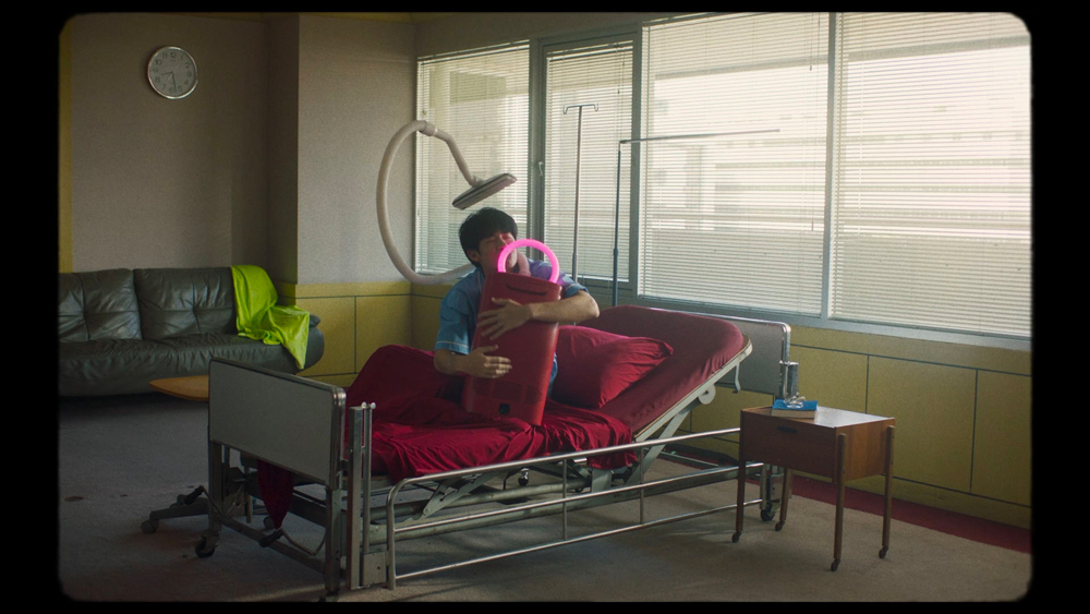 Extrait du film Fantôme utile de Ratchapoom Boonbunchachoke présenté à Cannes et au cinéma en août 2025