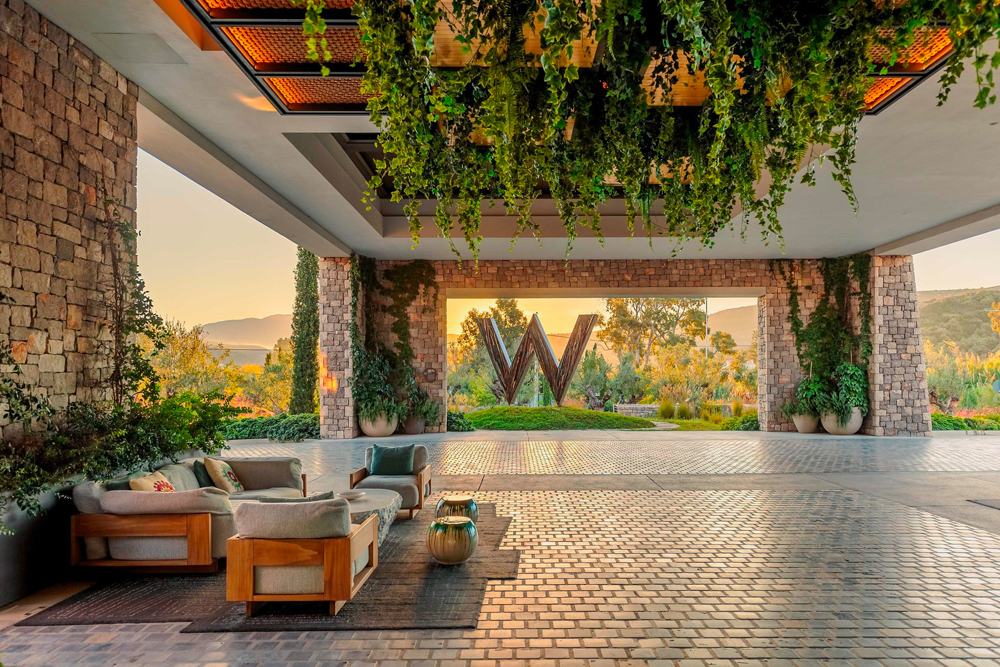 L'hôtel W Costa Navarino en Grèce