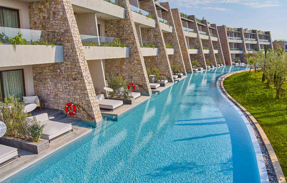 Les suites avec piscine de l'hôtel W Costa Navarino en Grèce
