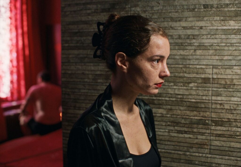 Manon Clavel dans Kika. 