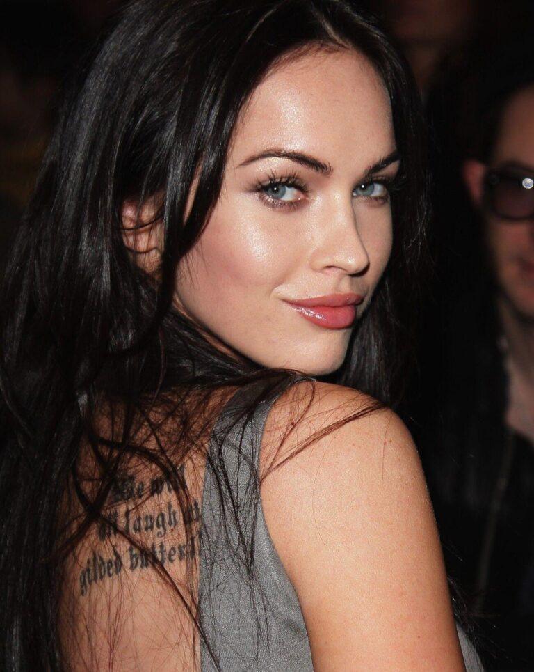 Megan Fox au défilé Versace automne-hiver 2008-2009 à Milan, le 21 février 2008. Photo par Venturelli/WireImage via Getty Images.