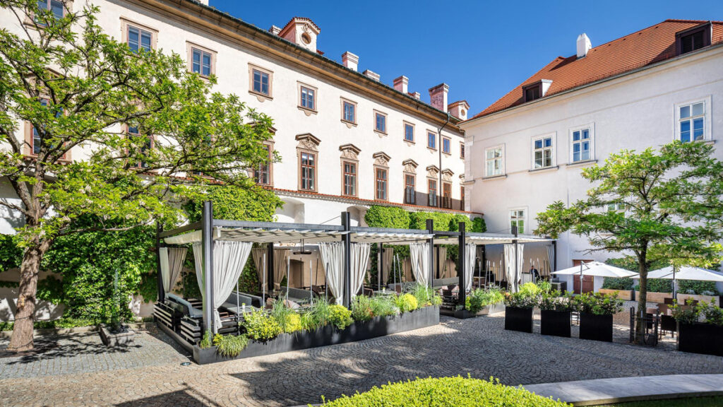 Monastiq restaurant Mandarin Oriental Prague hôtel luxe monastère