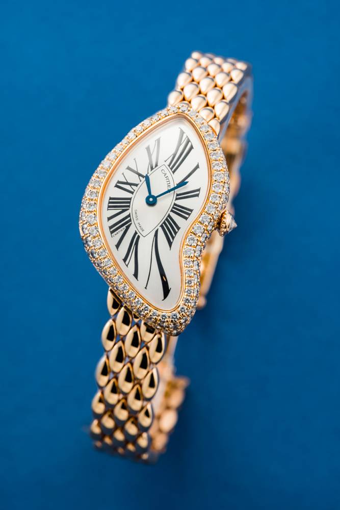 Montre Cartier 3618 Crash, une édition limitée en or rose sertie de diamants avec un cadran asymétrique, Circa 2014 (estimée entre 100 000 et 200 000 dollars).