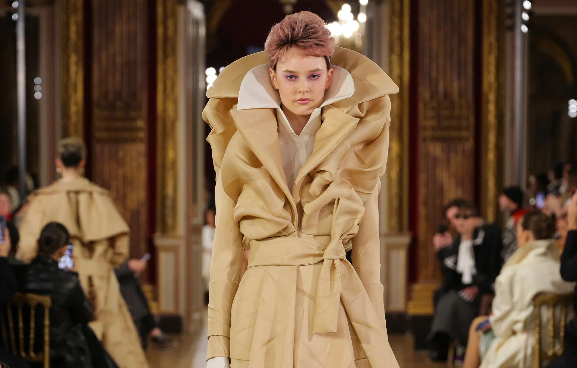 Défilé Viktor & Rolf printemps été 2025