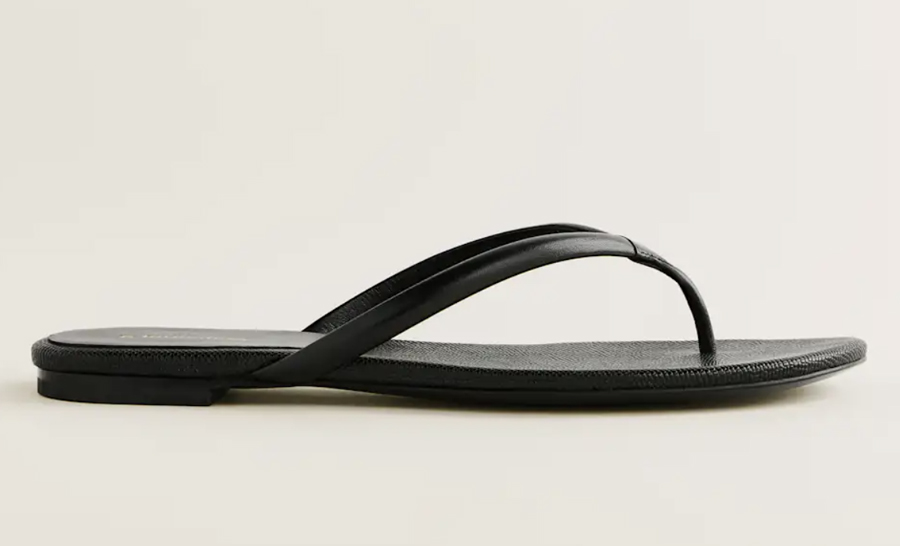tongs en cuir noir reformation plage ete 2025