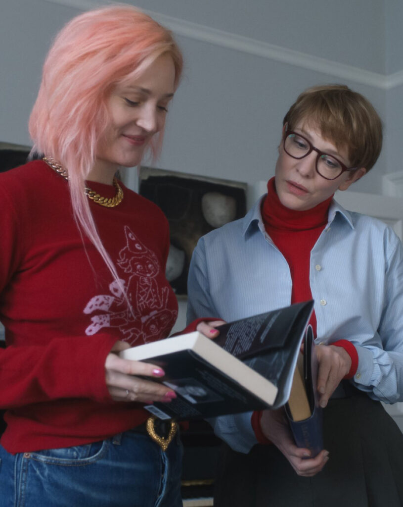 Photo des actrices Vicky Krieps, Cate Blanchett et Charlotte Rampling dans le film Father, Mother, Sister, Brother (2026) de Jim Jarmusch.