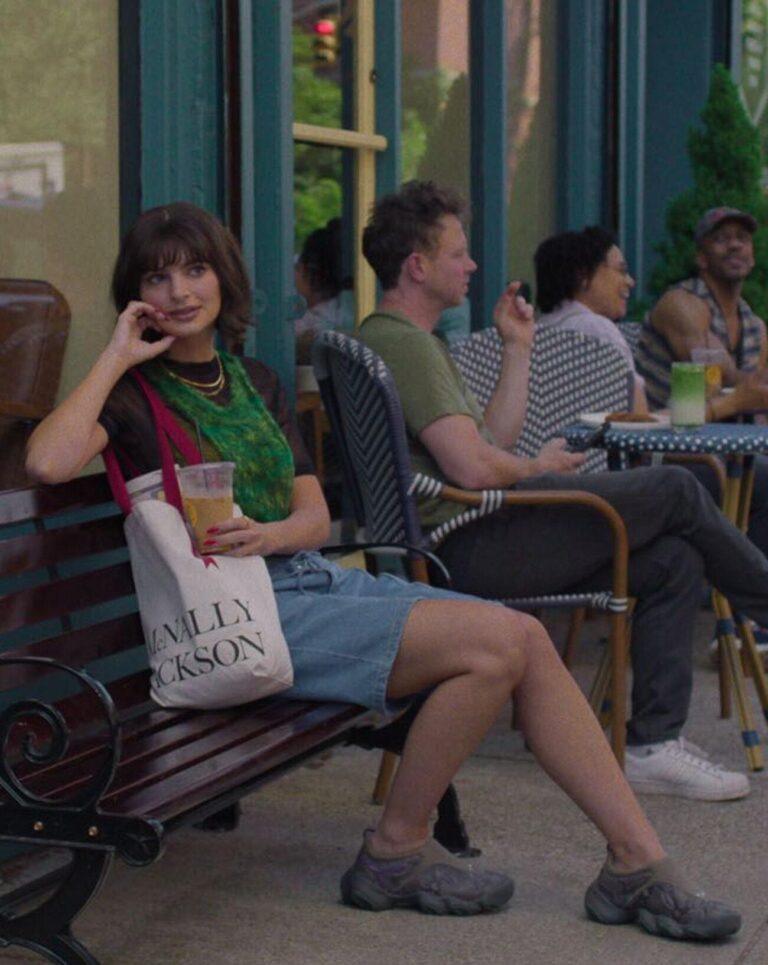 Emily Ratajkowski dans la série Too Much.