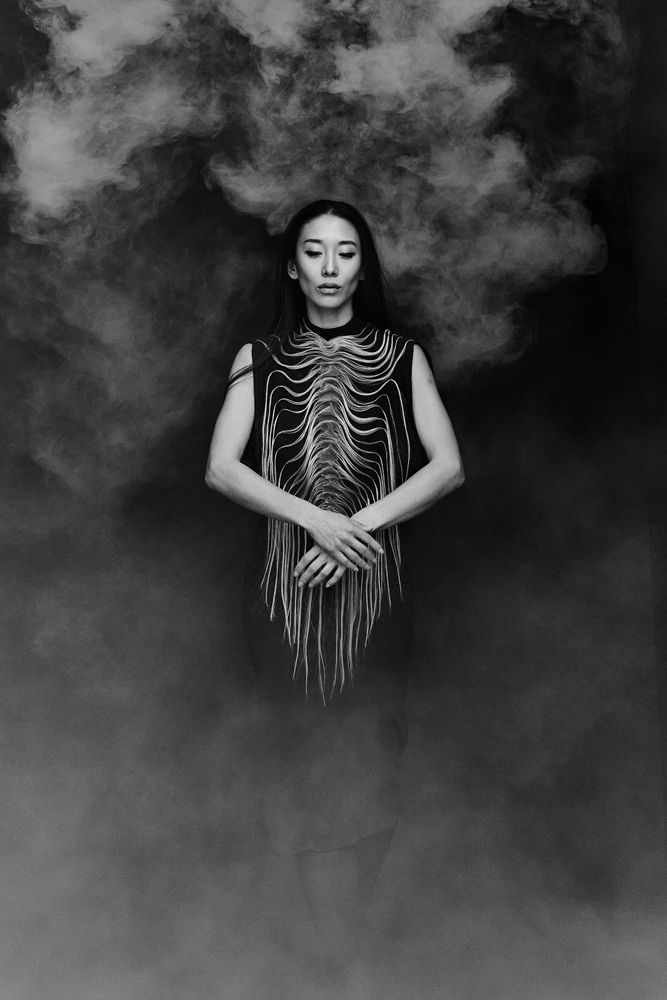 Photograph of the Vertebrae dress by Yiqing Yin exhibited as part of the Yiqing Yin exhibition at the Cité de la Dentelle et de la Mode.